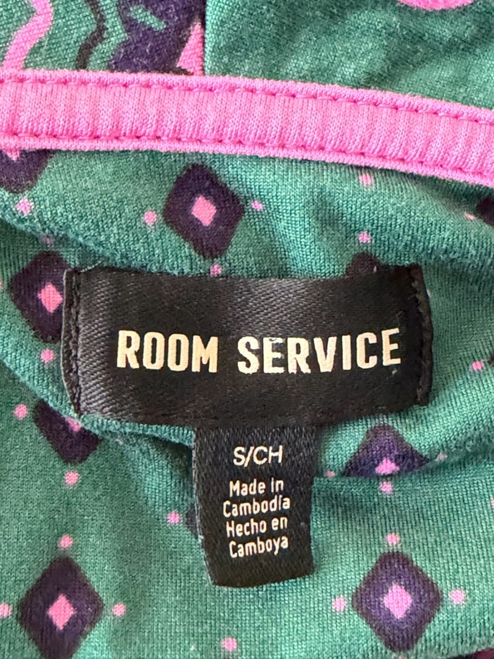Room Service Green Pink Printed Pajama Set Women’s Small
- 54672 - Picture 16 of 16